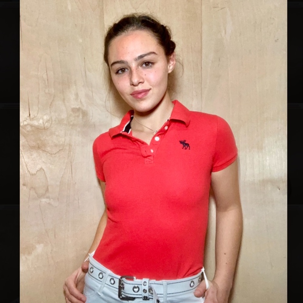 Abercrombie & Fitch red short sleeve crop top